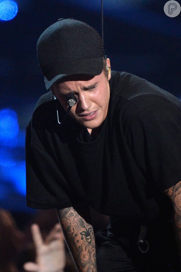 Justin Bieber se emocionou no palco do VMA 2015 na noite deste domingo, dia 30 de agosto de 2015
