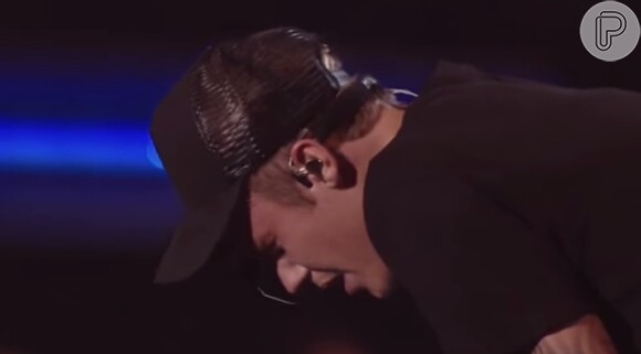 Bieber não lançava uma música há 3 anos e apresentou o novo single 'What Do You Mean' no palco do VMA