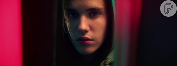 Justin Bieber beija novo affair, Xenia Deli, no clipe da música 'What do you mean?', lançado nesta segunda-feira, 31 de agosto de 2015