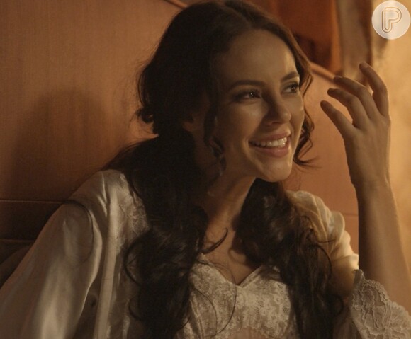Após armar contra Lívia (Alinne Moraes), Melissa (Paolla Oliveira) instiga Zilda (Nívea Maria) a demitir a criada, na novela 'Além do Tempo'