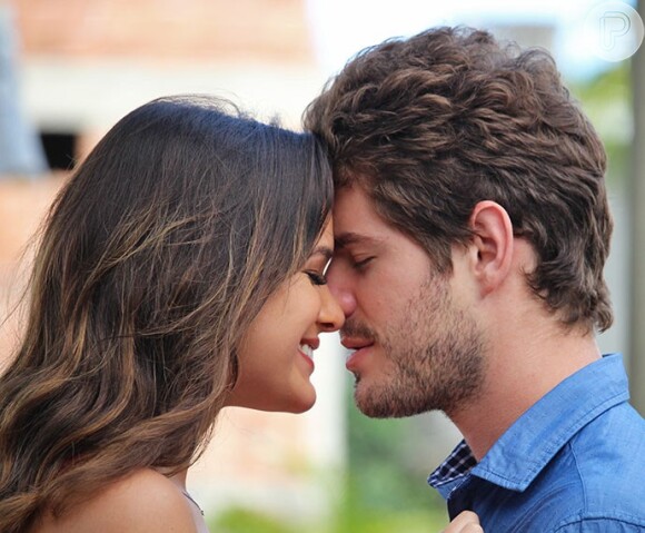 Mari (Bruna Marquezine) e Ben (Maurício Destri) se casam, na novela 'I Love Paraisópolis'