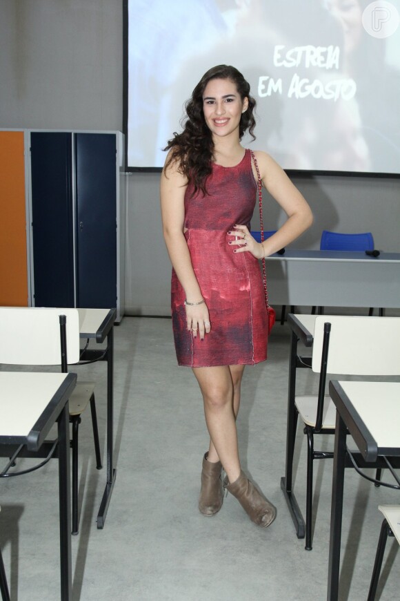 Livian Aragão vibrou com sua estreia em 'Malhação' nesta segunda, dia 31 de agosto de 2015. Na trama ela interpreta Julia Porto, aluna da escola Dom Fernão