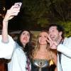 Eliana posou para o tradicional selfie com Arlindo Grund e Isabella Fiorentino
