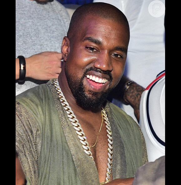 Na premiação, Kanye West se emocionou e aproveitou para pedir desculpa para a cantora Taylor Swift