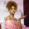Rihanna lançou seu novo perfume, Riri, na loja Macy's no Brooklin nesta segunda-feira, dia 01 de agosto de 2015