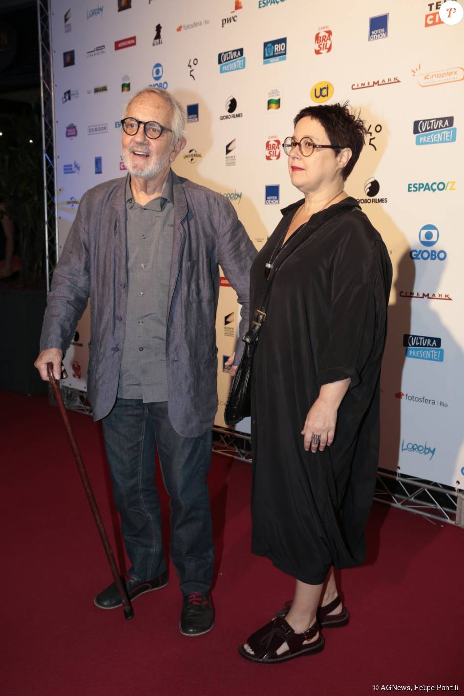 O ator Paulo José prestigia a noite de cinema ao lado da ...