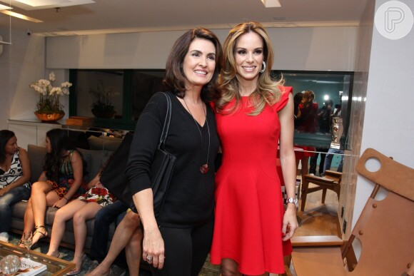 Fátima Bernardes prestigiou inauguração do centro de beleza de Ana Furtado, na Barra