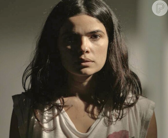Tóia (Vanessa Giácomo) vê Djanira (Cássia Kis) com Zé Maria (Tony Ramos), na novela 'A Regra do Jogo'