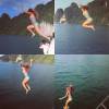 Divertida, Beyoncé adora curtir o mar nas férias. A artista compartilhou fotos de seu salto no Instagram