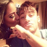 Neymar acompanha ensaio de fotos da irmã, Rafaella Beckran, no Rio de Janeiro
