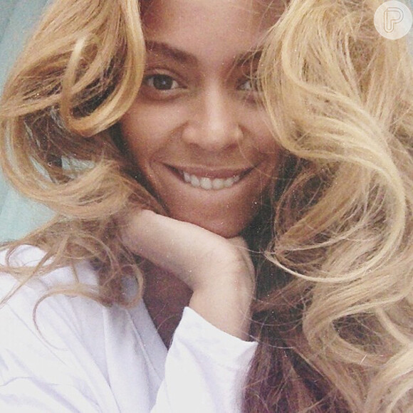 Beyoncé também mostra que não tem problema em aparecer sem maquiagem