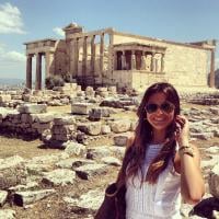 Bruna Marquezine publica foto em pontos turísticos de Atenas, na Grécia