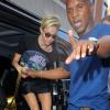 Miley Cyrus chega ao estúdio de uma rádio londrina