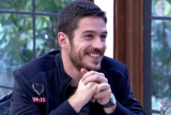 Marco Pigossi falou sobre o fascínio das mulheres por fardas no programa 'Mais Você' e sorriu com a confusão armada pela apresentadora Cissa Guimarães