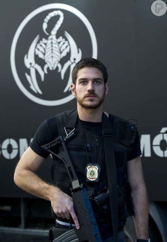 Marco Pigossi interpreta um policial com sede de justiça na novela das nove 'A Regra do Jogo'