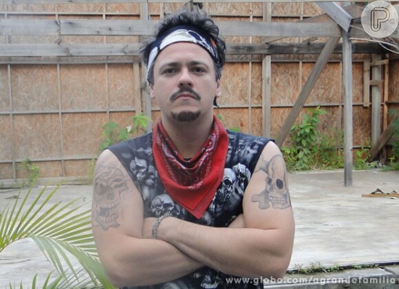 Danton Mello volta à TV em 'A Grande Família' repleto de tatuagens para interpretar ex-presidiário