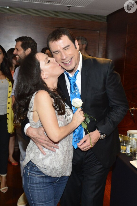 Em um de seus shows, Bebel Gilberto contou com a presença ilustre do ator norte-americano John Travolta