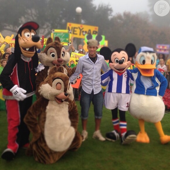 Neymar está curtindo férias na Disney com toda a família