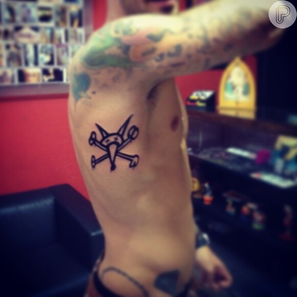 Felipe Titto publica foto da nova tatuagem no Instagram