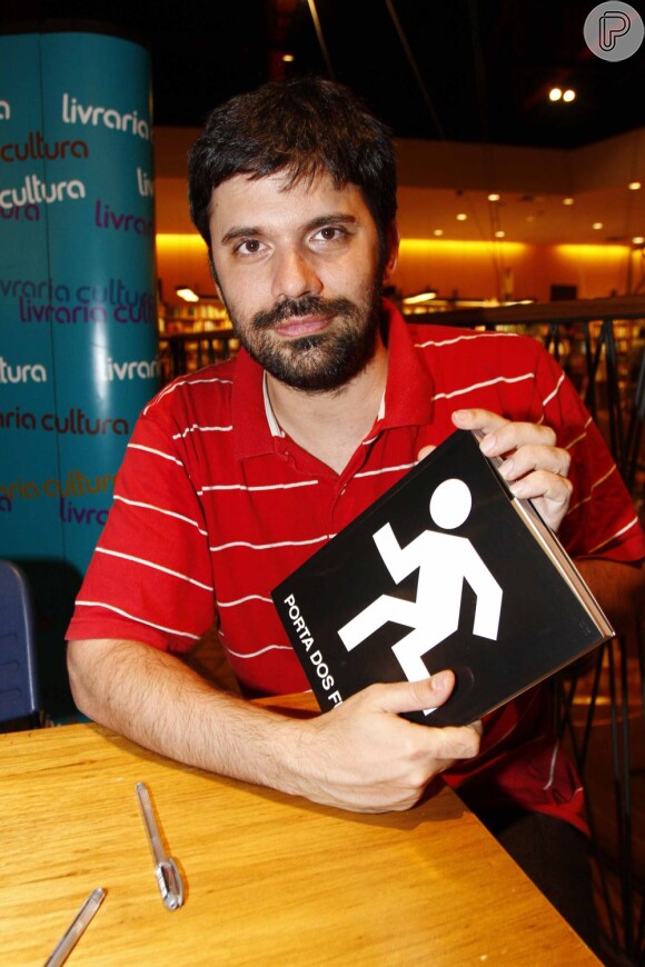 Ian SBF, do 'Porta dos Fundos', participa de lançamento do livro homônimo do grupo, em São Paulo