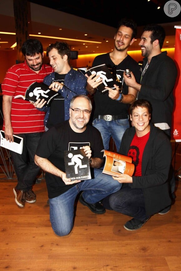 Humoristas do 'Porta dos Fundos' Ian SBF, Gregório Duvivier, João Vicente Castro, Rodrigo Magal, Antônio Tabet e Fábio Porchat, lançam livro, em São Paulo, no dia 7 de agosto de 2013