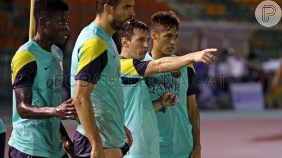 Messi dá vários toques a Neymar nos treinos