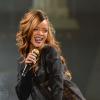 De acordo com a empresa, as exigências feitas por Rihanna fizeram o valor ficar alta. A cantora afirmou que não pagou a quantia porque era 'exorbitante'