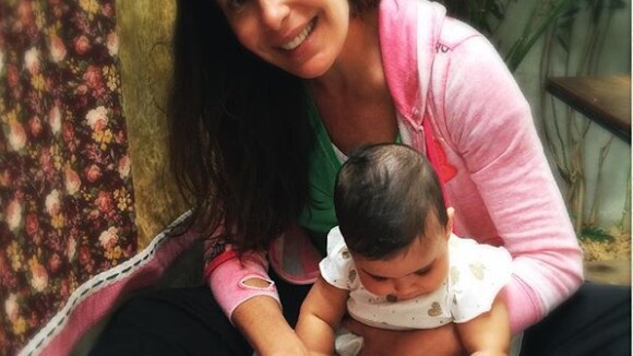 Carolina Ferraz posta foto com filha e ganha elogios dos fãs: 'Quanto amor'
