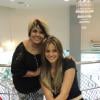 Bruna Marquezine pinta os cabelos com a cabeleireira Gladys Acosta