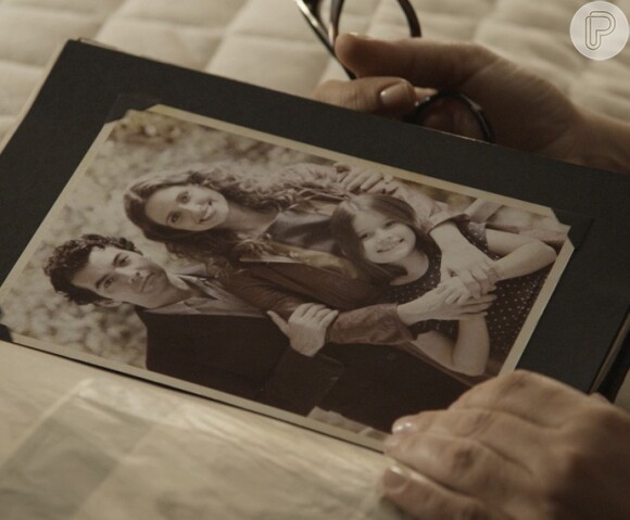 No passado, Vitória abandonou Alberto e a filha Emília para viver um romance, mas voltou a procurá-los algum tempo depois