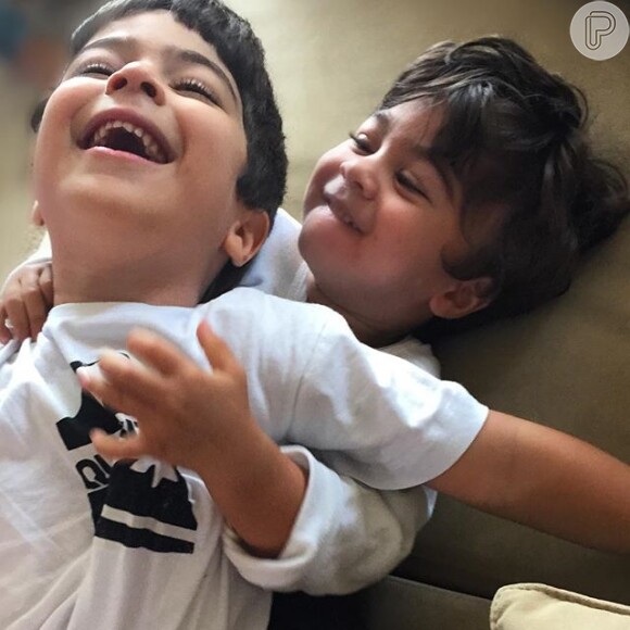 Juliana Paes é mãe de Pedro, de 4 anos, e Antonio, de 2: 'O Antonio é mais meloso, adora apertar o meu rosto e me beijar. Já o Pedro é super zoador. Adora me chamar de gorducha'