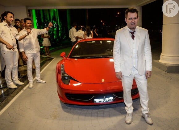 Marrone chegou à sua festa de aniversário à bordo de sua Ferrari