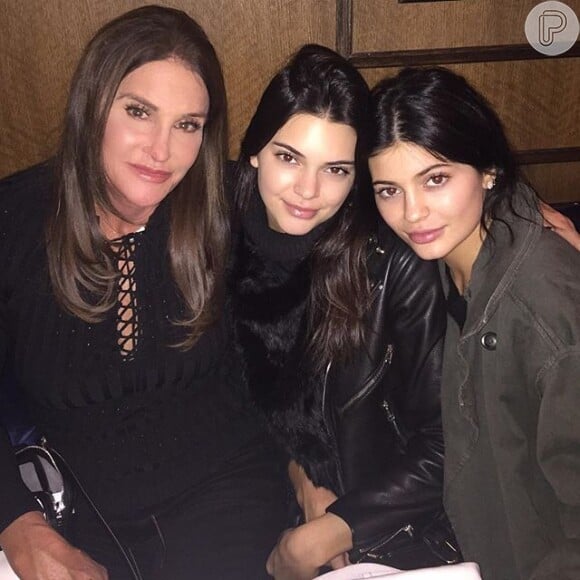 Considerada uma das jovens mais influentes do mundo, Kylie é filha do transgênero Caitlyn Jenner e irmã de Kendall