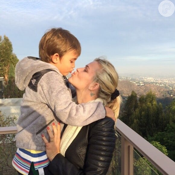Nanda Ziegler gosta de conversar com o filho, Enrico: 'Tento explicar a vida de forma que ele possa comprender'