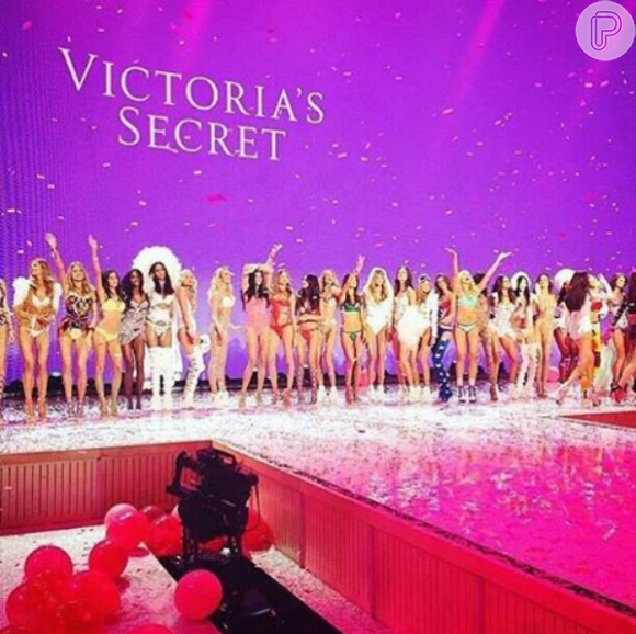 As angels esbanjaram beleza no aguardado desfile Victoria's Secret, que aconteceu em Nova York na noite desta terça, 10 de novembro de 2015