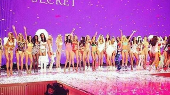 Alessandra Ambrosio e mais tops gravam o desfile Victoria's Secret Fashion Show