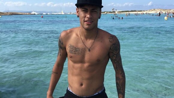 Neymar organiza festa de réveillon em sua casa de Barcelona com tudo liberado