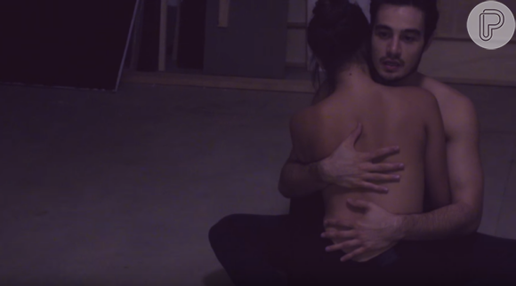 Marquezine apareceu seminua no clipe de 'Amei te Ver', nova música de trabalho de Tiago Iorc