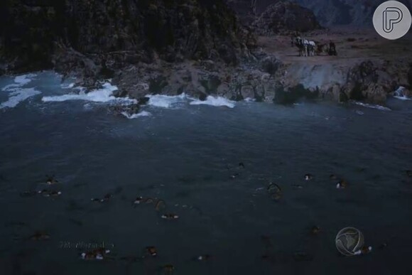 Exército de Ramsés (Sergio Marone) morreu afogado com as águas do Mar Vermelho, na novela 'Os Dez Mandamentos'
