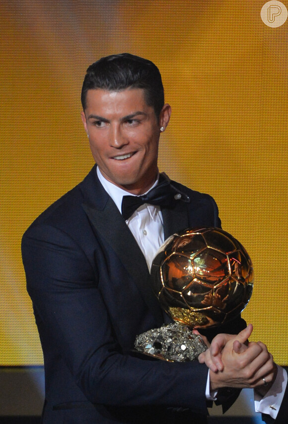 Cristiano Ronaldo foi premiado como o melhor jogador do mundo em 2014 pela Fifa