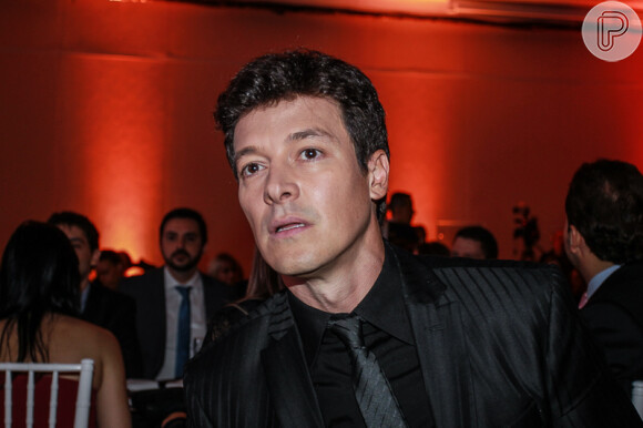 Rodrigo Faro provocou a Rede Globo após a Record vencer a audiência com a novela 'Os Dez Mandamentos'