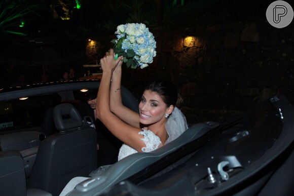 Franciele Almeida chega para se casar com Diego Grossi