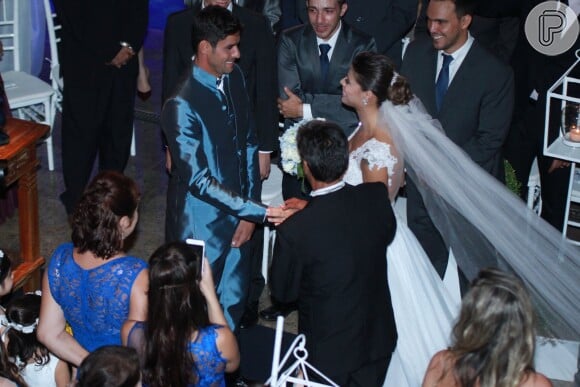 Diego Grossi recebe Franciele Almeida no altar