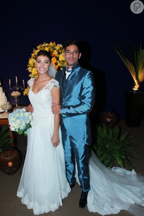 Franciele Almeida e Diego Grossi, ex-participantes do 'BBB14', se casaram no Rio de Janeiro, na noite desta quinta-feira, 12 de novembro de 2015. Vestido da noiva custou R$ 12 mil