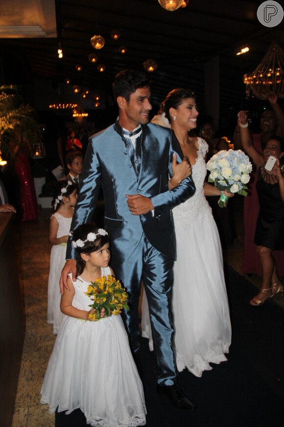 Franciele Almeida e Diego Grossi, ex-participantes do 'BBB14', se casaram no Rio de Janeiro, na noite desta quinta-feira, 12 de novembro de 2015