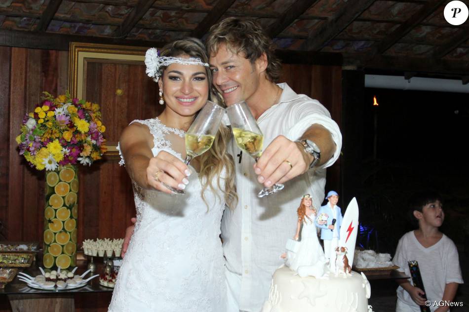 Theo Becker E A Medica Raphaela Lamim Oficializaram A Uniao Na Praia De Grumari Na Zona Oeste Do Rio Em 18 De Abril De 2015 Purepeople