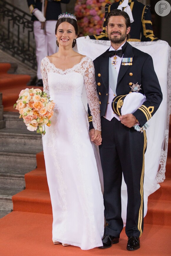 A realeza se reuniu em 13 de junho de 2015, no Palácio Real de Estocolmo, para testemunhar o casamento do príncipe Carl Philip com a ex-modelo Sofia Hellqvist. A noiva escolheu um vestido rendado da estilista Ida Sjöstedt