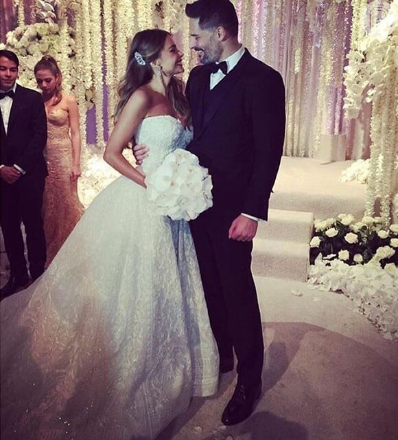 Sofia Vergara e Joe Manganiello se casaram em 22 de novembro de 2015, em Palm Beach, na Flórida, Estados Unidos, após quase um ano de noivado. O vestido de noiva da atriz colombiana teve a assinatura de Zuhair Murad