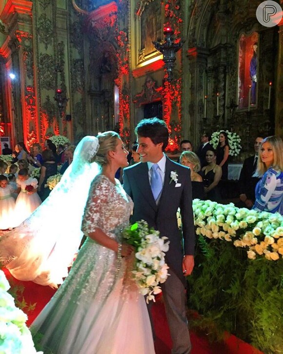 A musa fitness Carol Buffara se casou com o empresário Antonio Garnero, conhecido como Pippo, em dezembro de 2015, na Igreja de Nossa Senhora do Monte do Carmo, no Centro do Rio. O cerimonialista do casamento foi o badalado Roberto Cohen