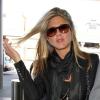 Jennifer Aniston não quis voar junto de Angelina Jolie e remarcou o voo para segunda-feira, dia 12 de agosto de 2013